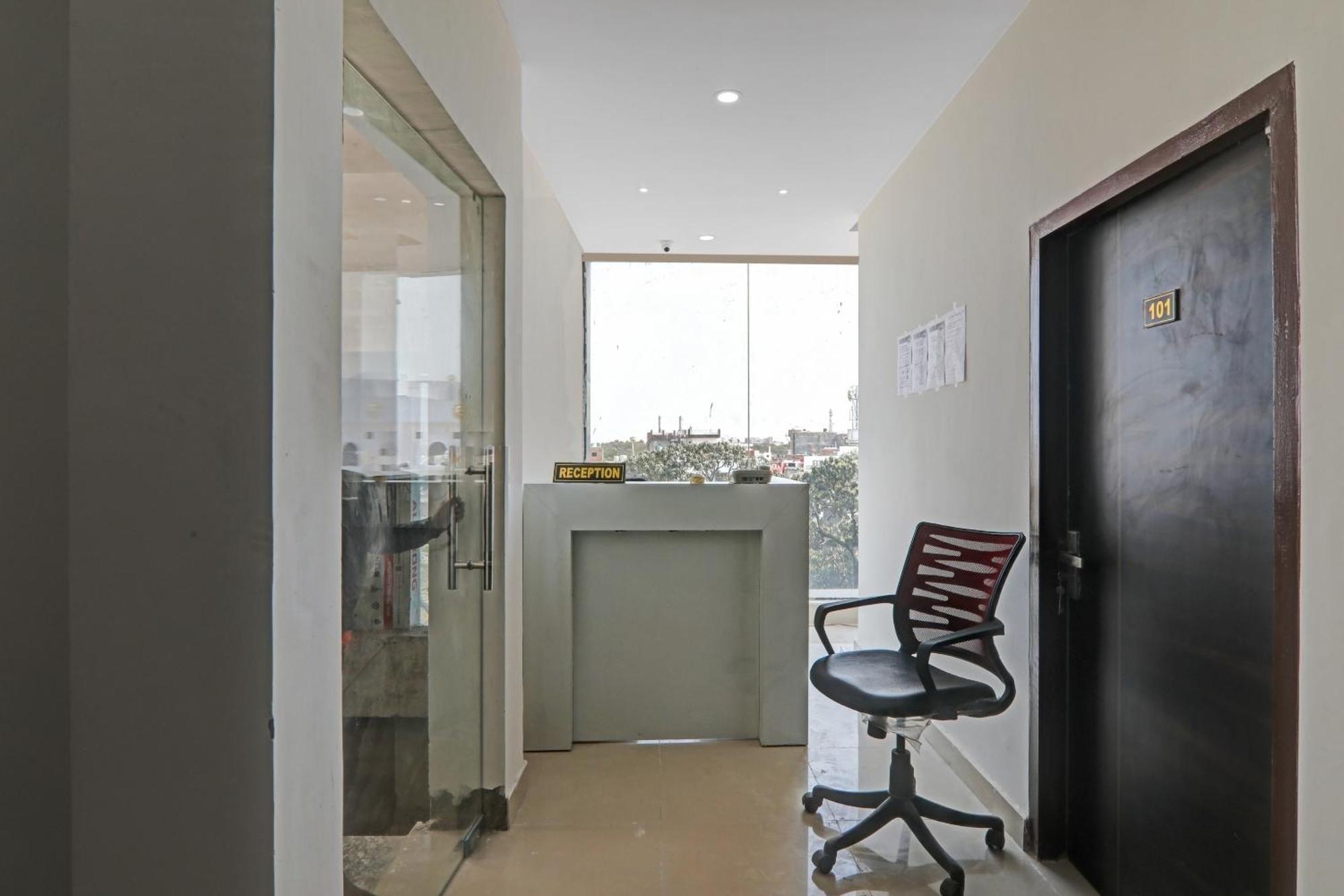 Hotel O Rudra Palace Near Phoenix United לקנאו מראה חיצוני תמונה